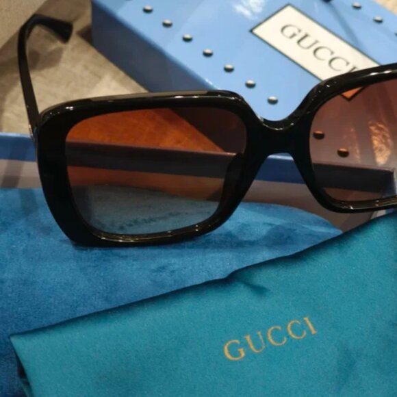 Gucci Oversized Square Sunglasses - Picture 6 of 6